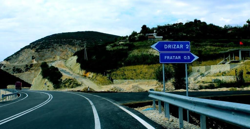 Villa Mukaj Fratar Luaran gambar